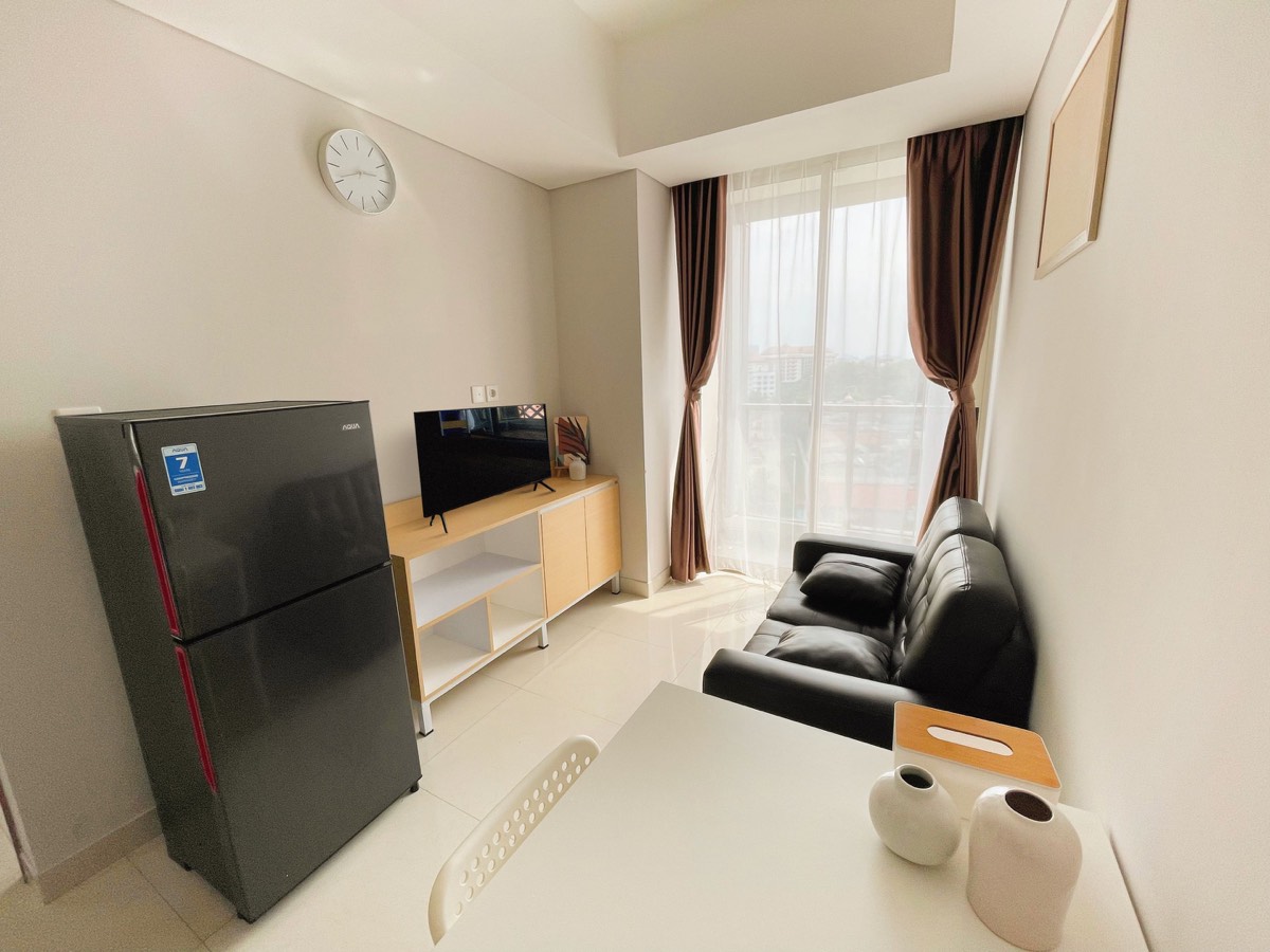 Ruang tamu unit apartemen